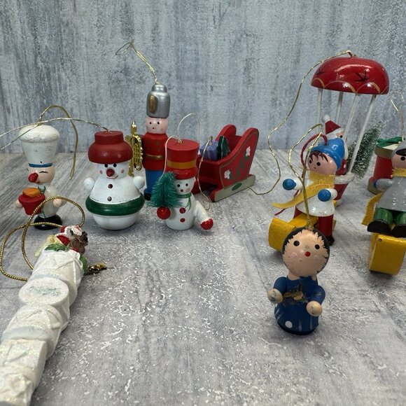 Vtg German Wooden Christmas Ornament Set Erzgebirge Style Santa Balloon Sleigh - Picture 4 of 10